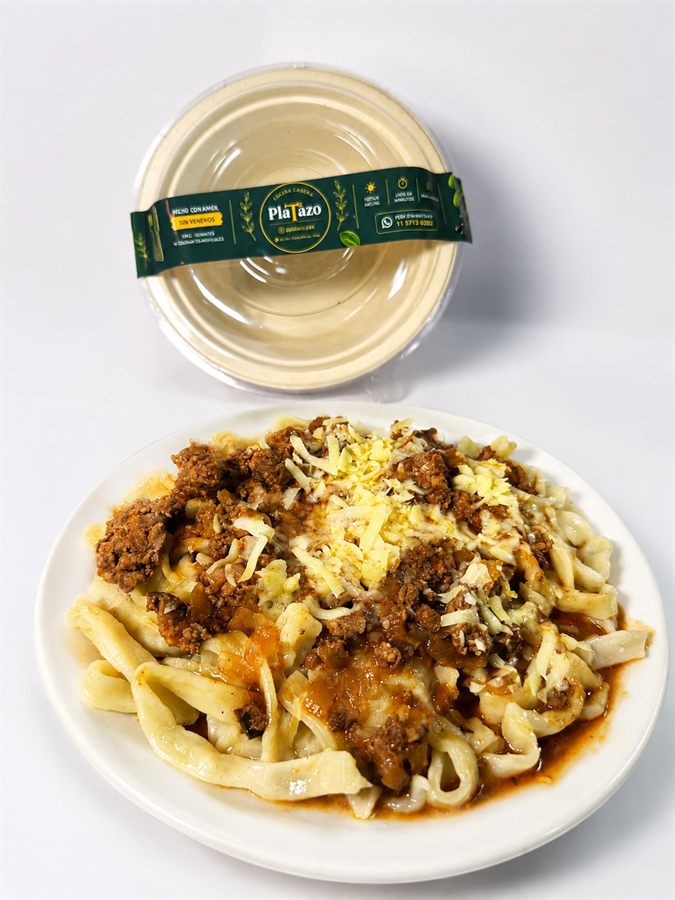 Fideos caseros con boloñesa